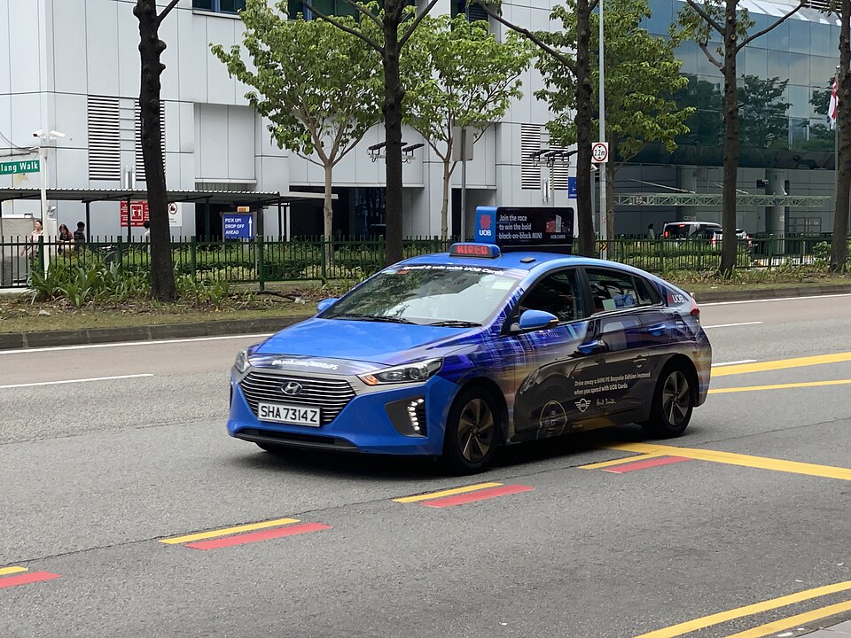 Taxi ComfortDelGro màu xanh dương
